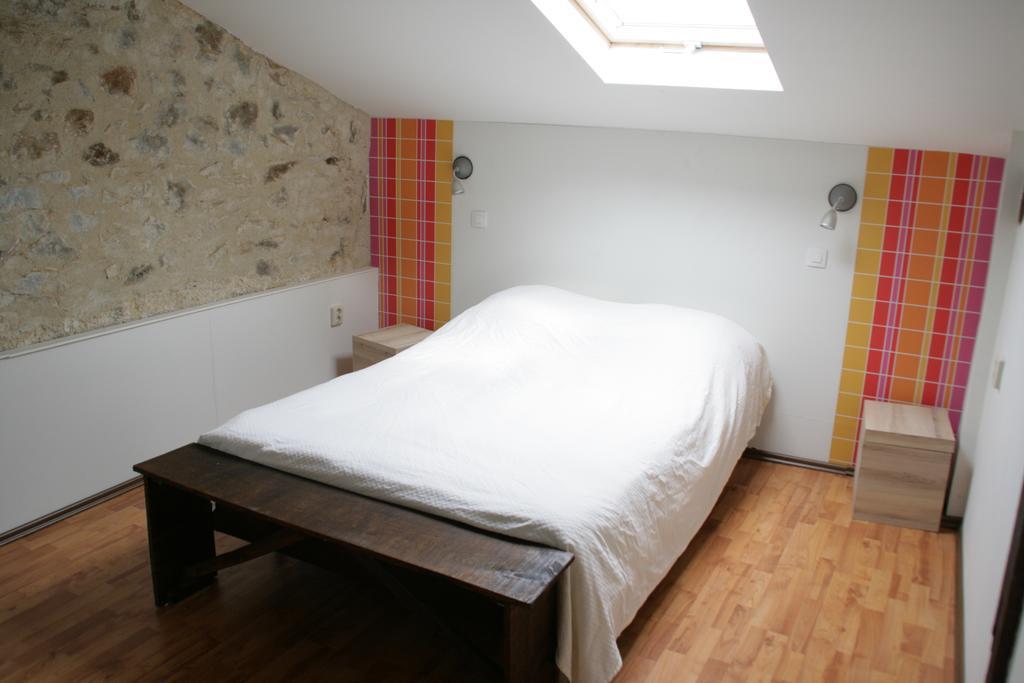 Bed and Breakfast Le Petit Mas D'Ile Saint-Germain-de-Confolens Номер фото